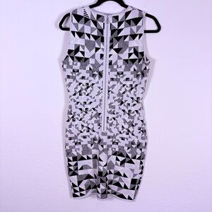 BCBGMaxAzria Black and White Geometric Mini Dress Bodycon 3/4 Zipper Front Med.